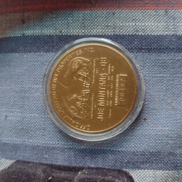 Joe Montana -QB NFL Properties Commemorative Coin (Mint)#08487 - Picture 2 of 3
